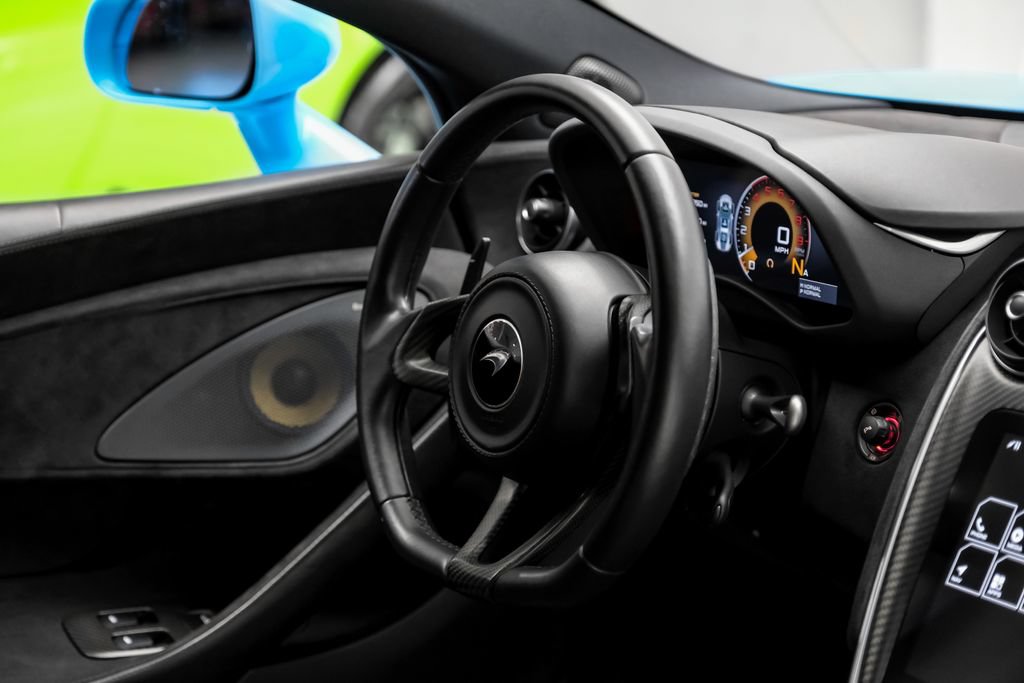 Used 2019 McLaren 600LT RWD image 18