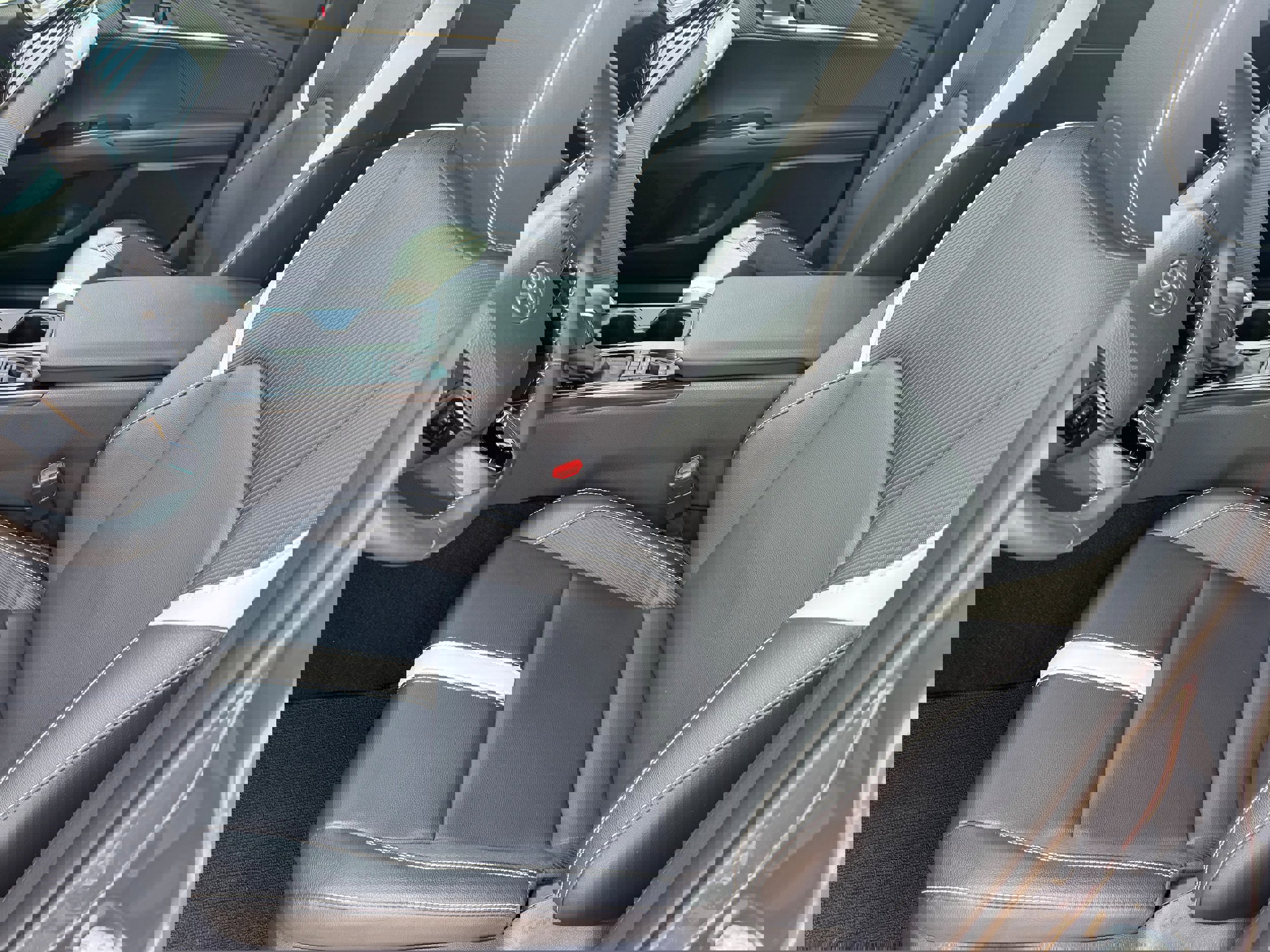 Used 2025 Toyota Camry SE image 8