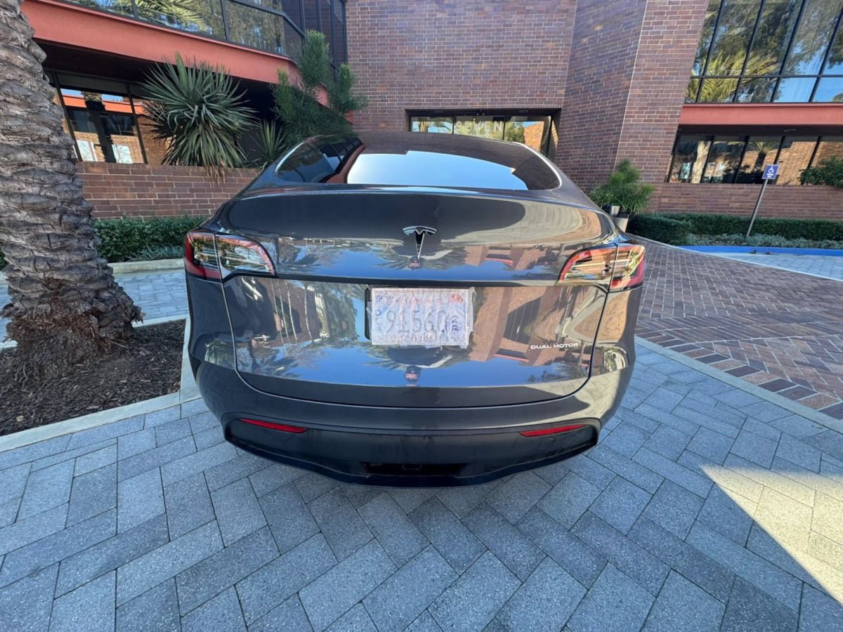 Used 2024 Tesla Model Y Long Range AWD/4WD image 6