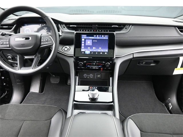 New 2025 Jeep Grand Cherokee Altitude image 24