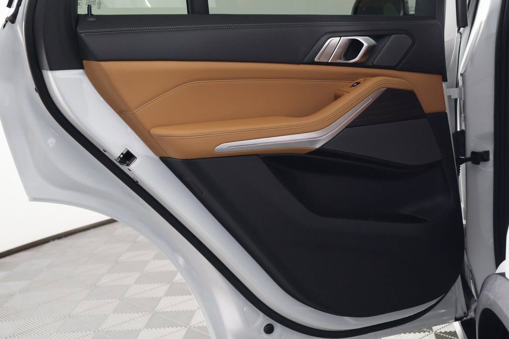 Used 2026 BMW X5 sDrive40i w/ Climate Comfort Package image 13