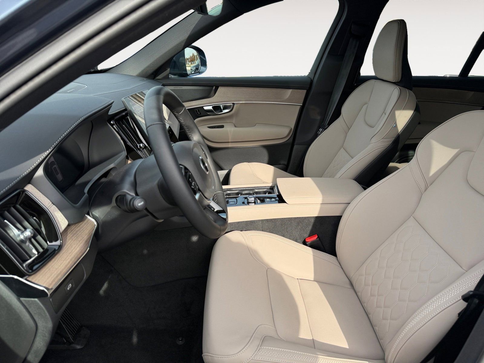 New 2026 Volvo XC90 B6 Plus w/ Protection Package Premier image 9