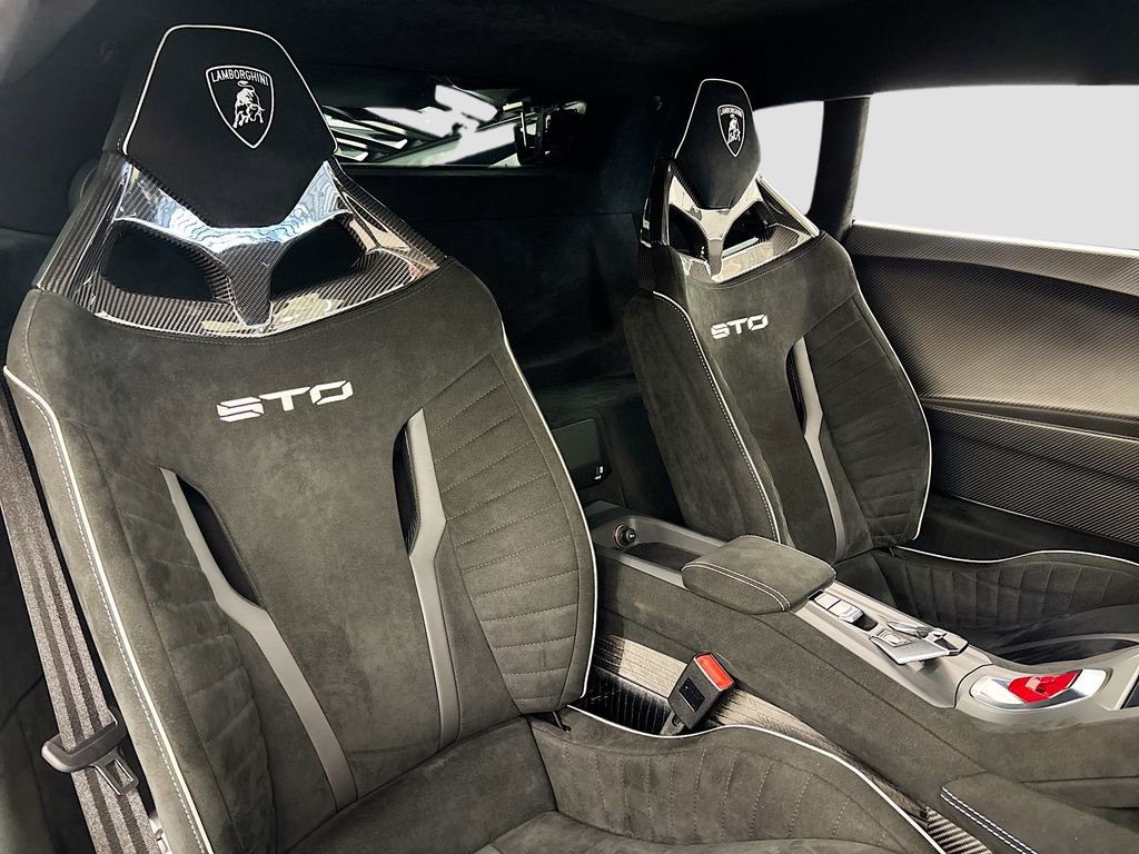 Used 2023 Lamborghini Huracan STO image 15