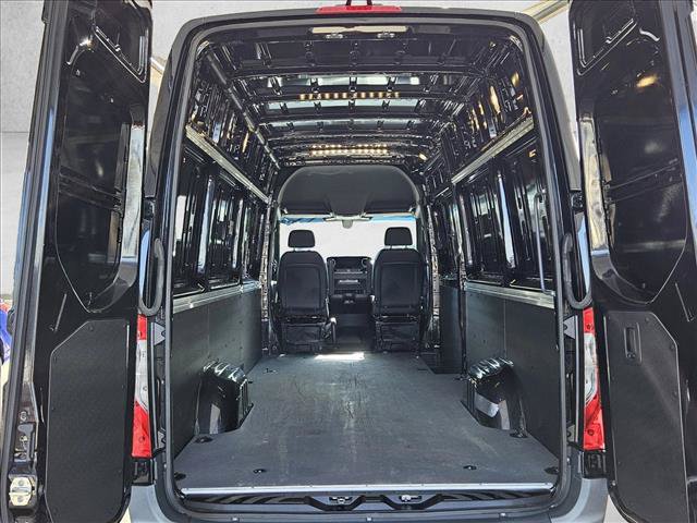 Used 2025 Mercedes-Benz Sprinter 2500 image 22