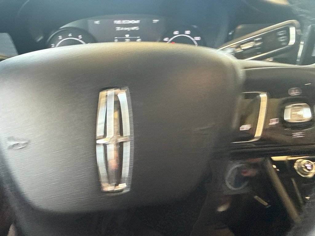 Used 2022 Lincoln Corsair AWD w/ Premium Package image 16