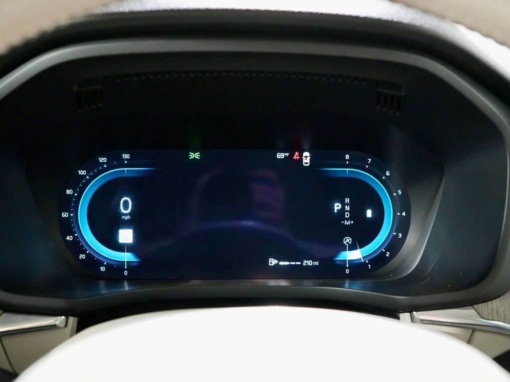 Used 2023 Volvo XC60 B5 Plus w/ Climate Package image 15