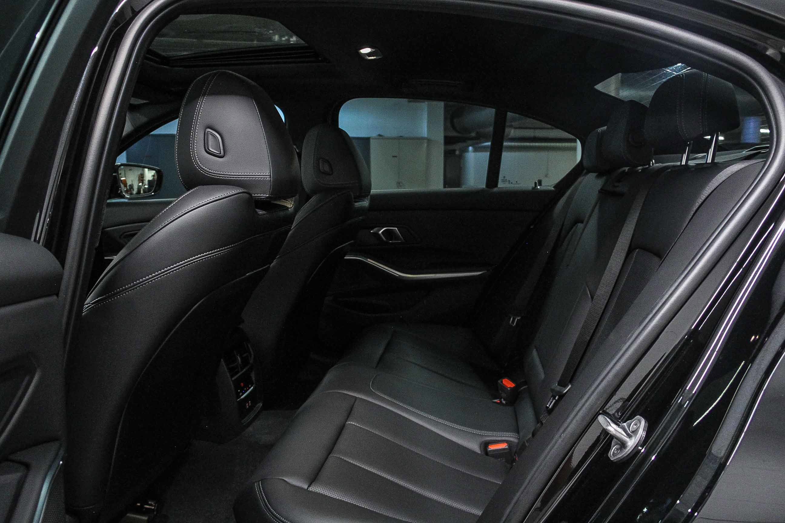 Used 2024 BMW 330i Sedan w/ Convenience Package image 17