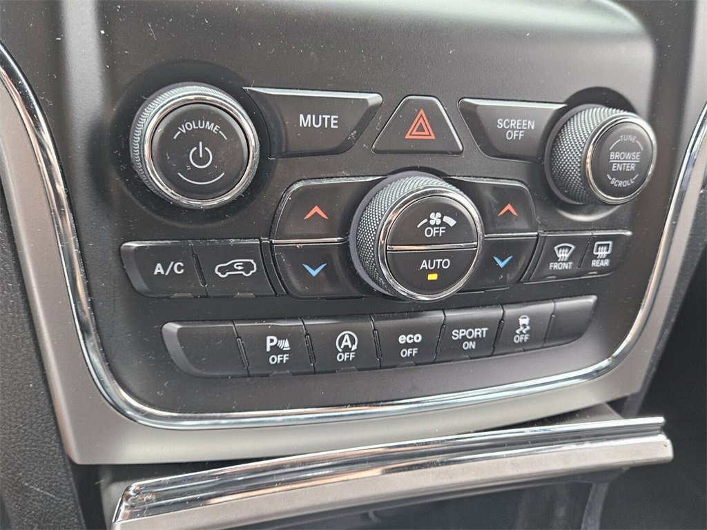 Used 2021 Jeep Grand Cherokee Laredo image 32