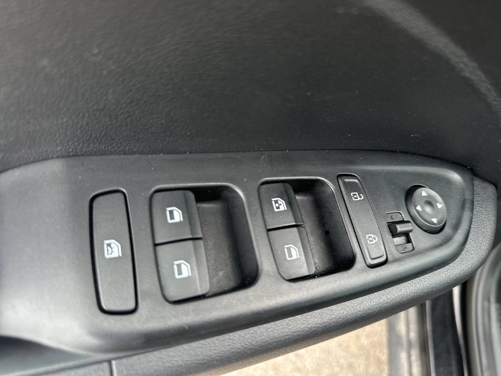 Used 2025 Hyundai Venue SEL FWD image 41