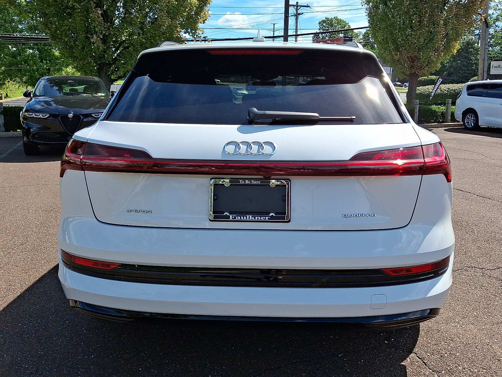 Used 2022 Audi e-tron Premium Plus w/ Premium Plus Package AWD/4WD image 5