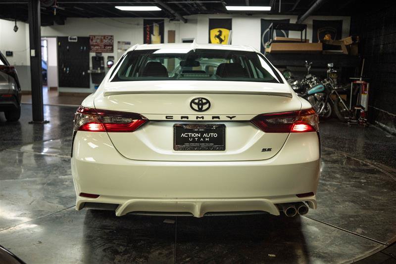 Used 2022 Toyota Camry SE w/ Convenience Package FWD image 6