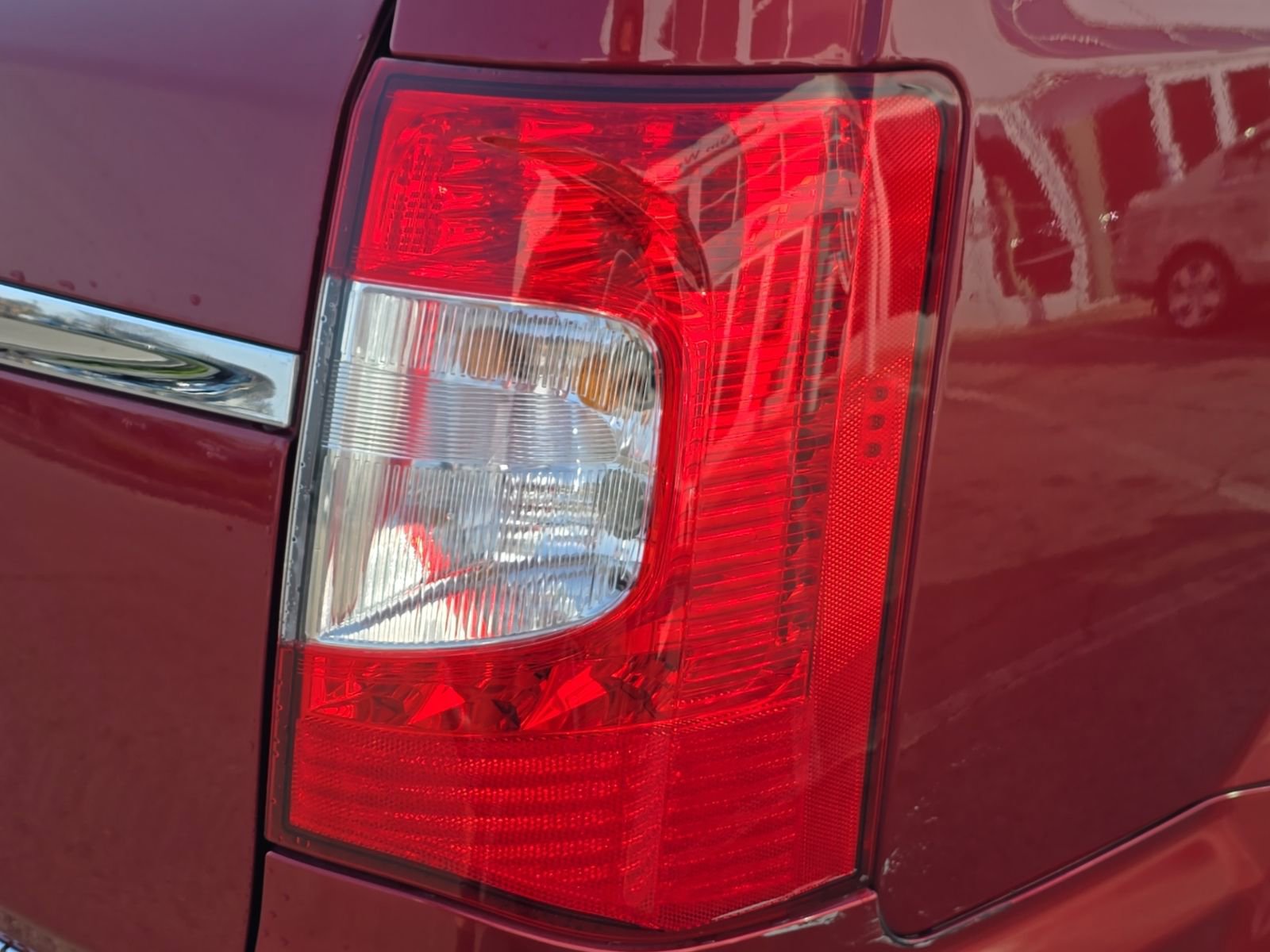 Used 2013 Chrysler Town & Country Limited w/ Luxury Group FWD image 11