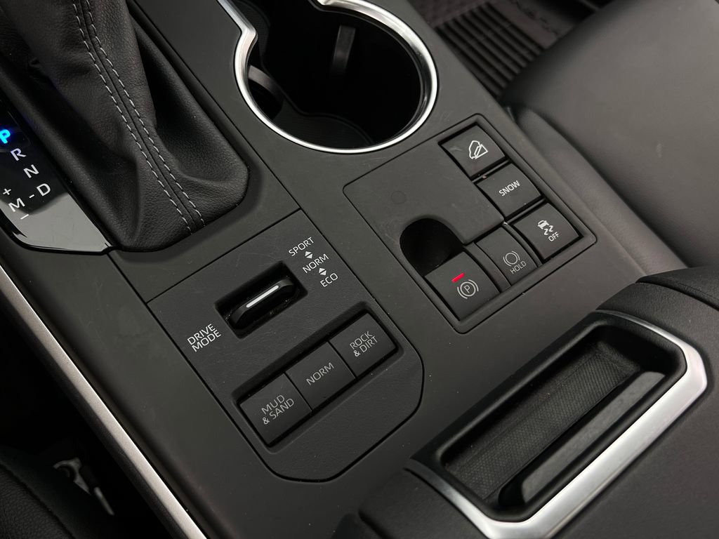 Used 2024 Toyota Highlander XLE image 23