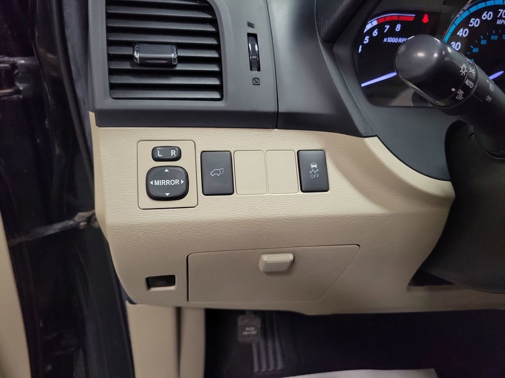 Used 2013 Toyota Venza XLE image 22