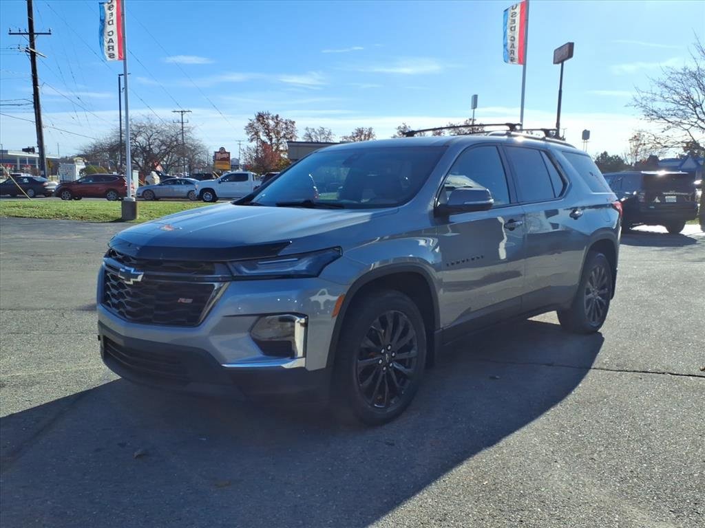 Used 2023 Chevrolet Traverse RS image 3