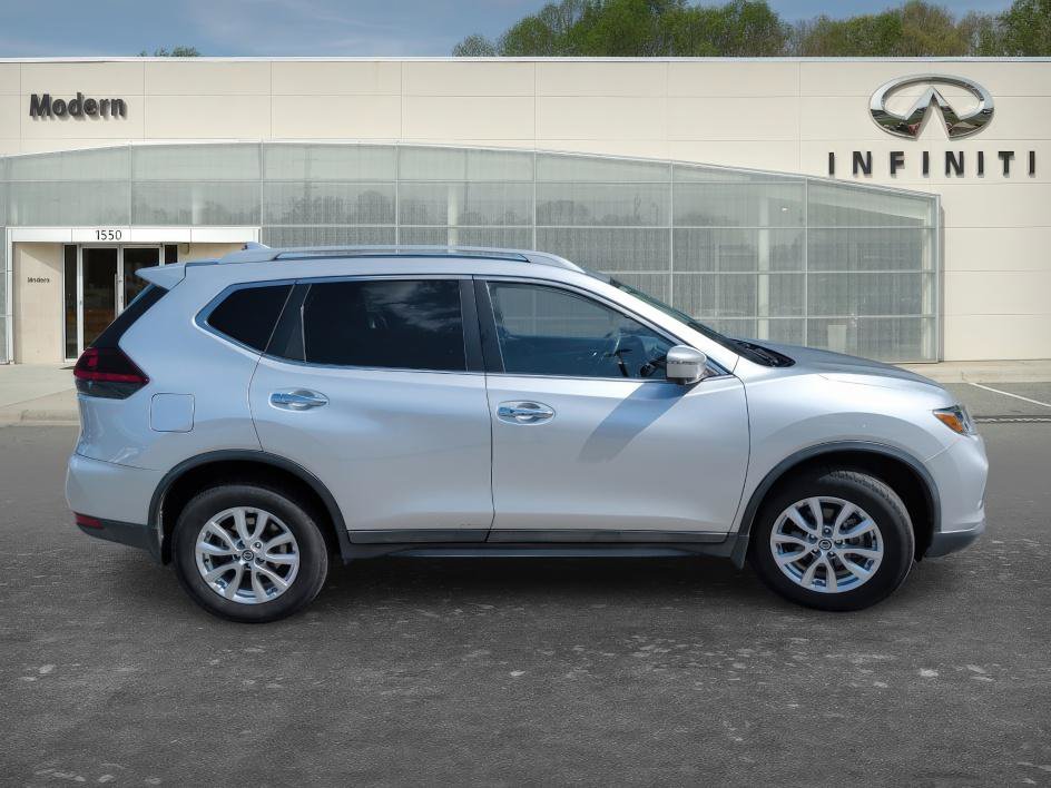 Used 2018 Nissan Rogue SV w/ Sun & Sound Touring Package AWD/4WD image 3