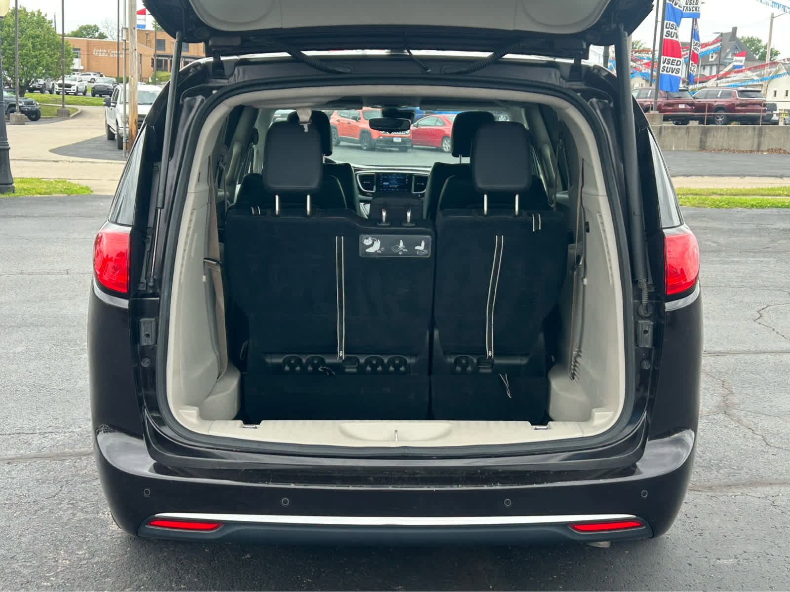 Used 2018 Chrysler Pacifica Touring-L w/ Advanced Safetytec Group FWD image 7