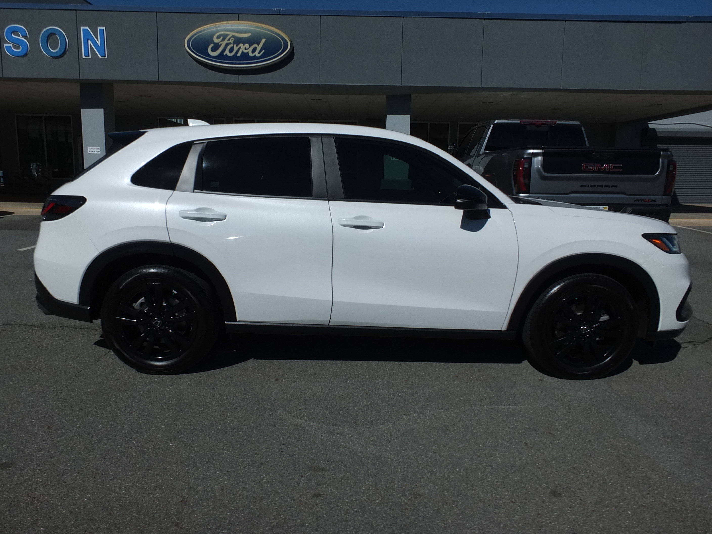 Used 2027 Honda HR-V Sport image 2