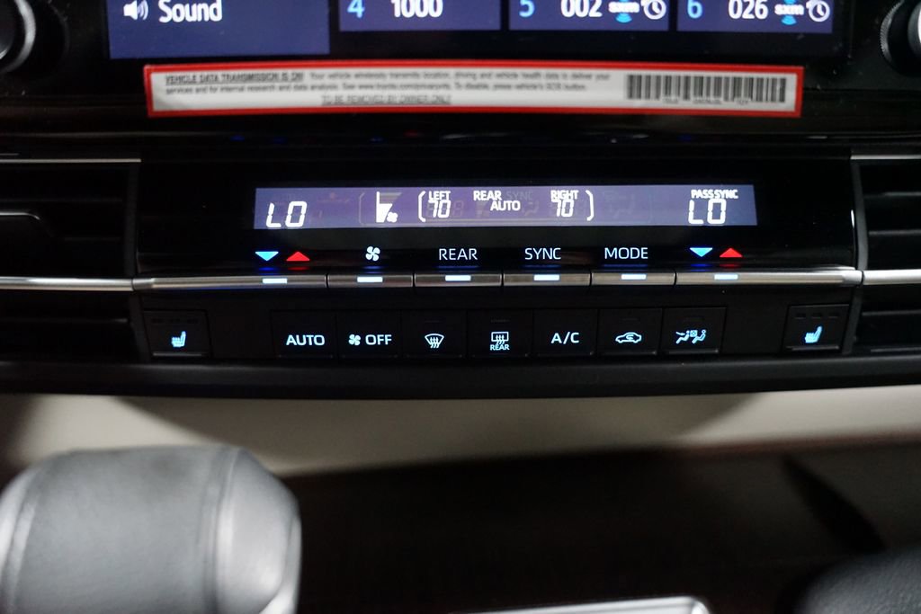 Used 2023 Toyota Sienna XLE FWD image 25