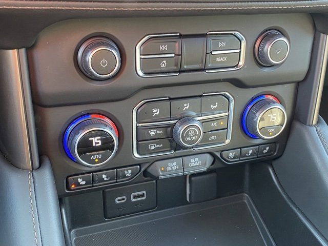 Used 2023 Chevrolet Suburban High Country image 15