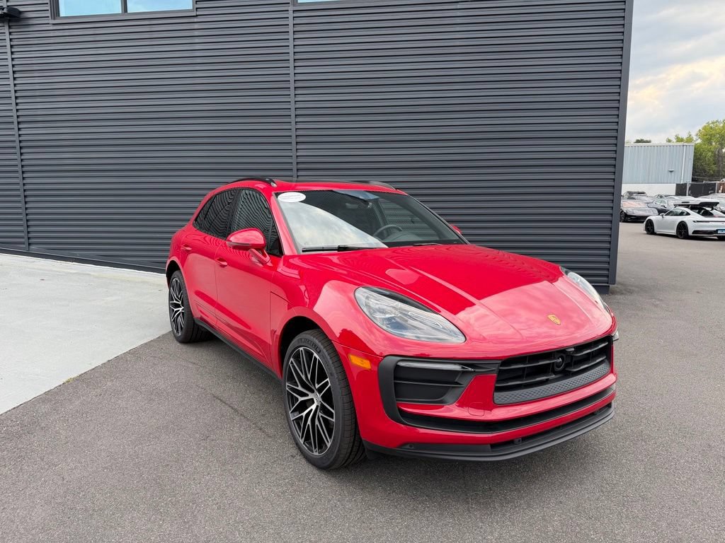 Used 2025 Porsche Macan AWD/4WD image 7