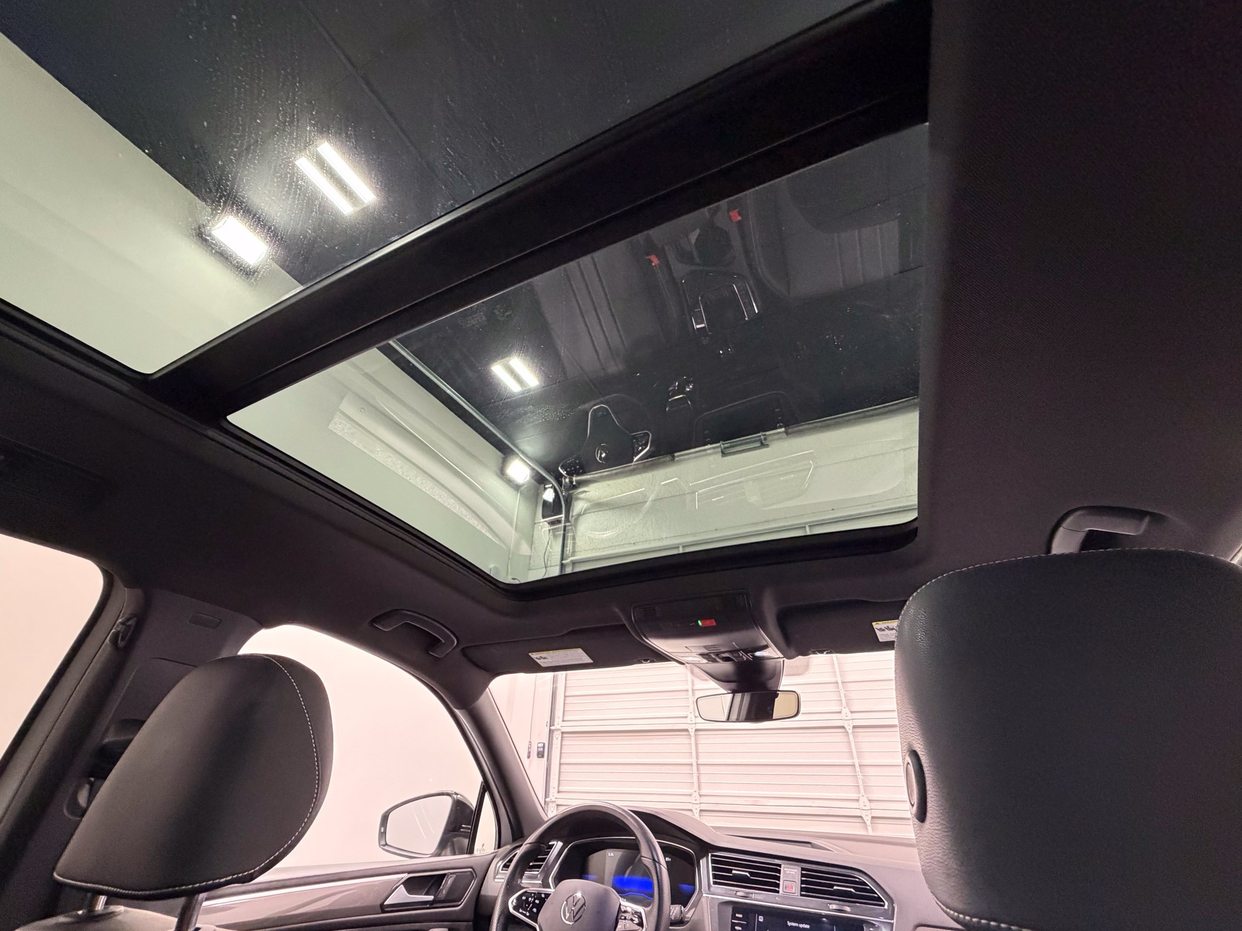 Certified 2023 Volkswagen Tiguan SE R-Line FWD image 40