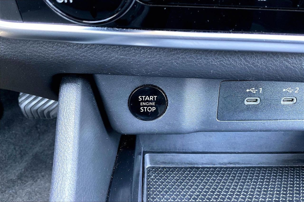 Used 2024 Nissan Rogue S FWD image 27