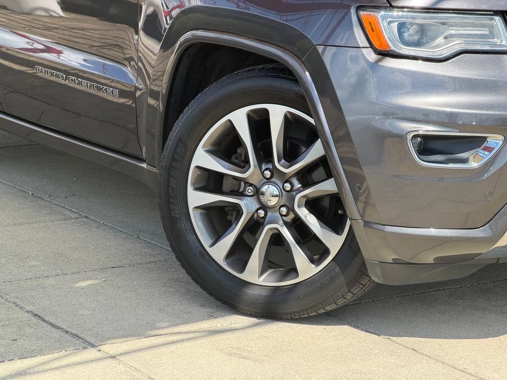 Used 2017 Jeep Grand Cherokee Overland w/ Jeep Active Safety Group AWD/4WD image 10