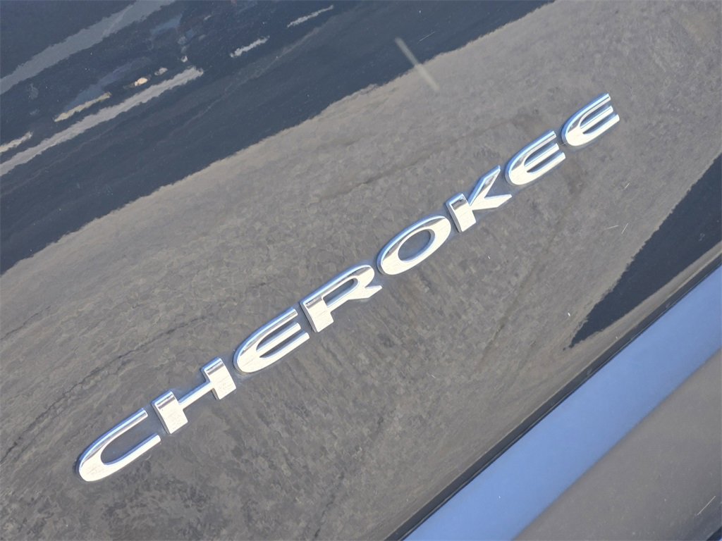 Used 2020 Jeep Cherokee Latitude Plus w/ Comfort/Convenience Group image 13