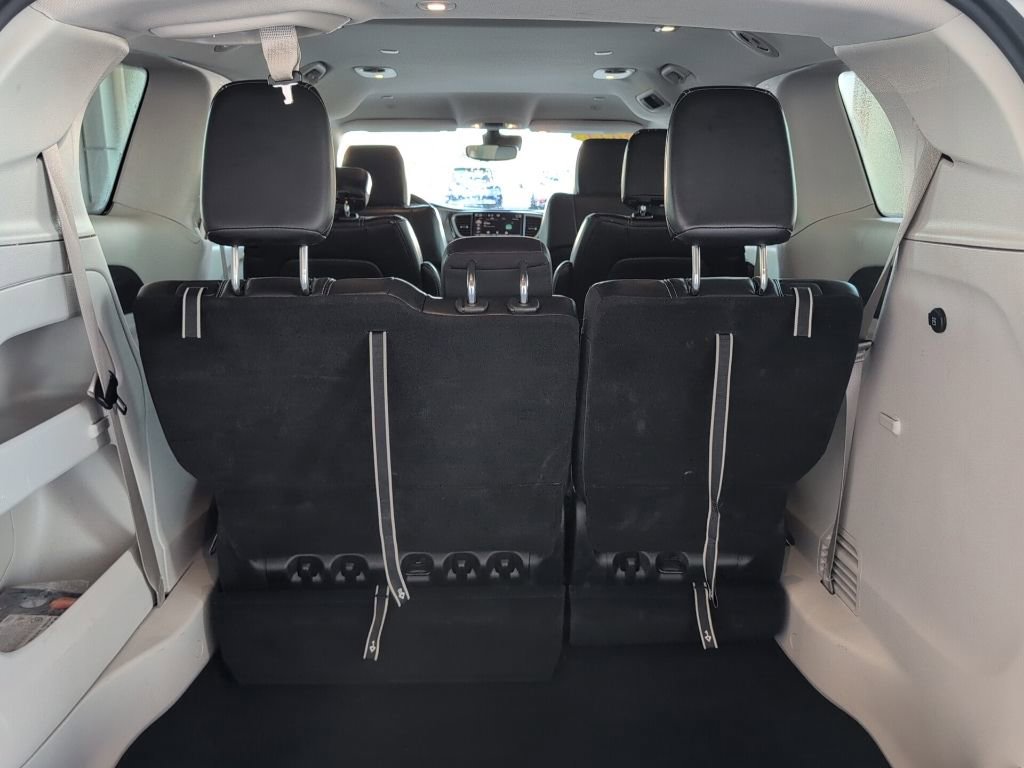 Used 2024 Chrysler Pacifica Touring-L image 10