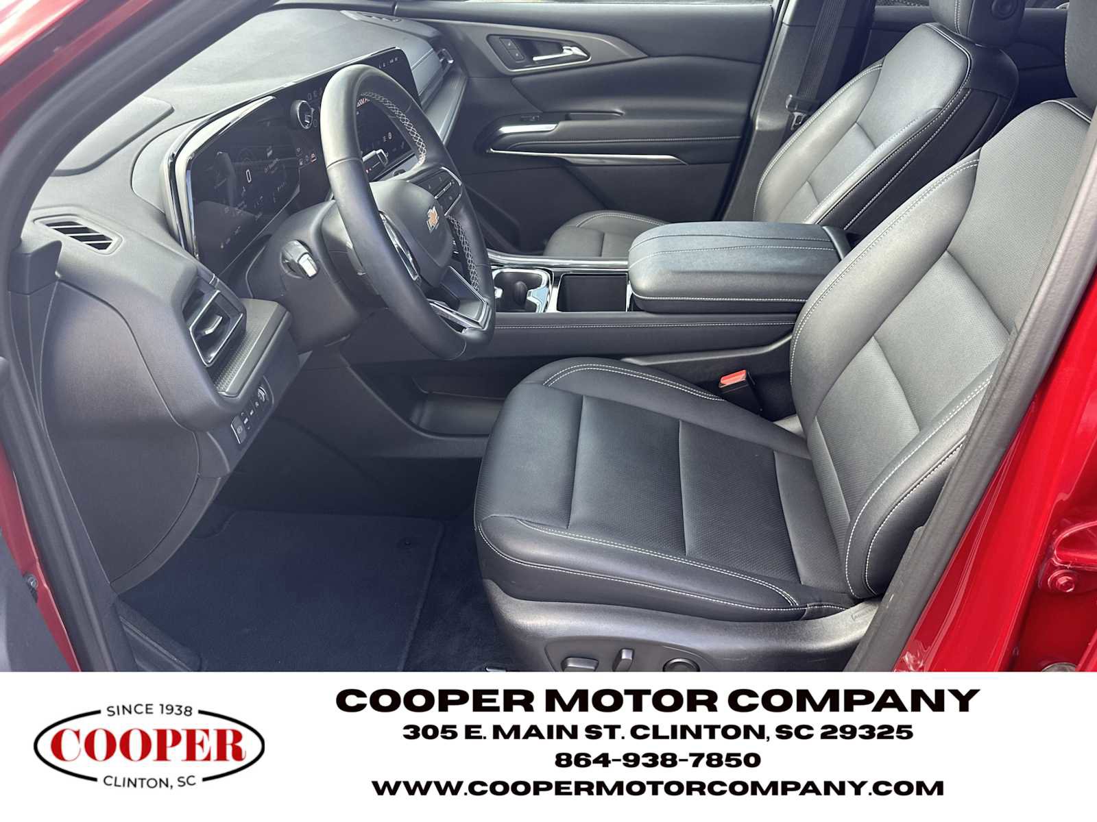 Used 2025 Chevrolet Traverse LT image 9