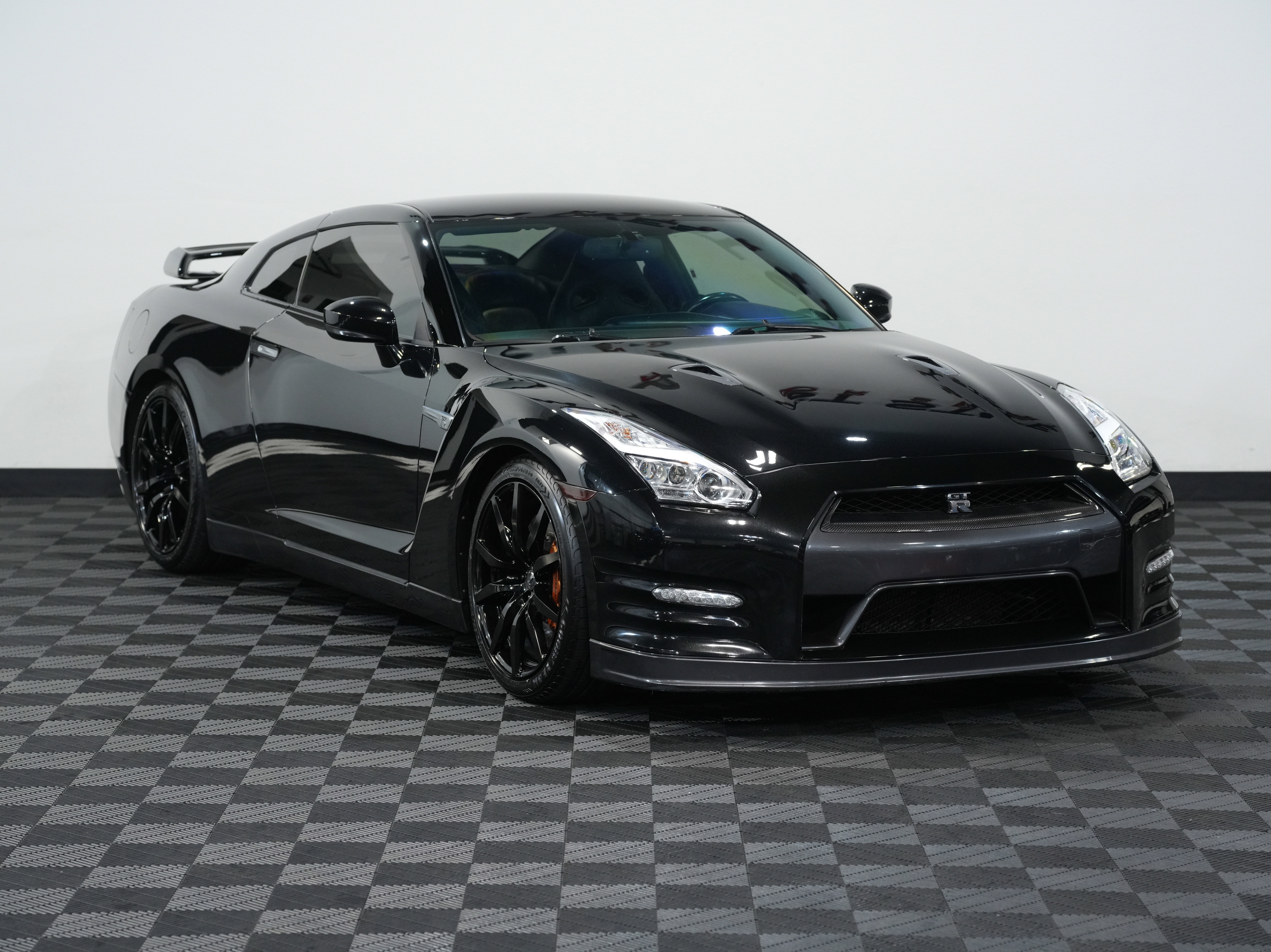 Used 2015 Nissan GT-R Premium image 5