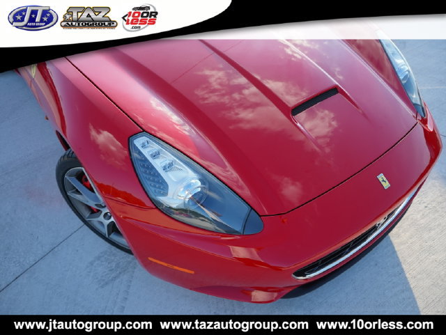 Used 2014 Ferrari California RWD image 3