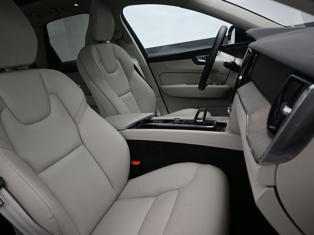 Used 2023 Volvo XC60 B5 Plus AWD/4WD image 35