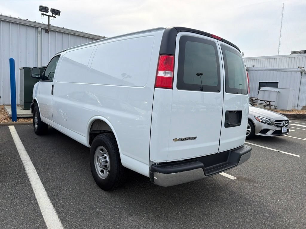 Used 2025 Chevrolet Express 2500 w/ Driver Convenience Package RWD image 10