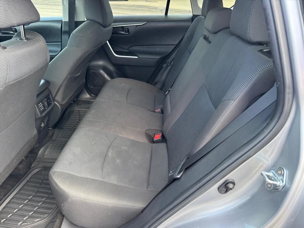 Used 2023 Toyota RAV4 LE AWD/4WD image 13