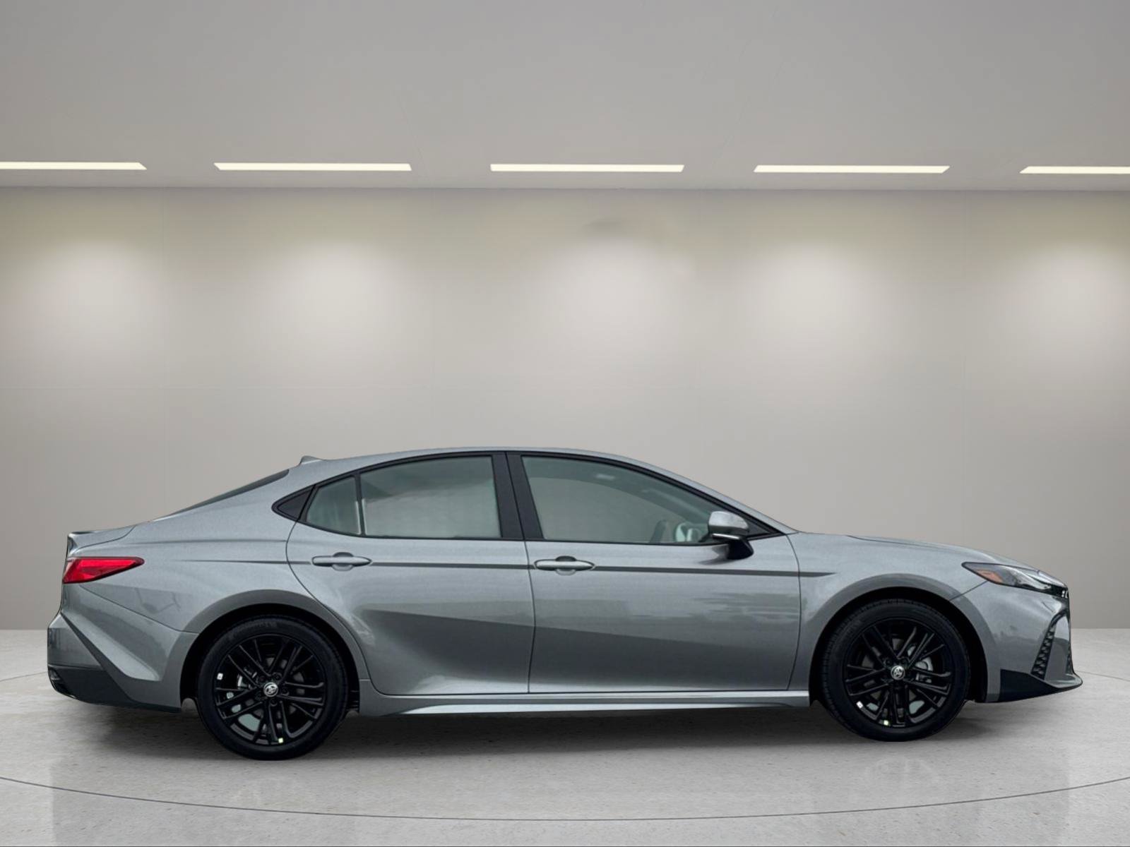 New 2026 Toyota Camry SE w/ Convenience Package FWD image 3