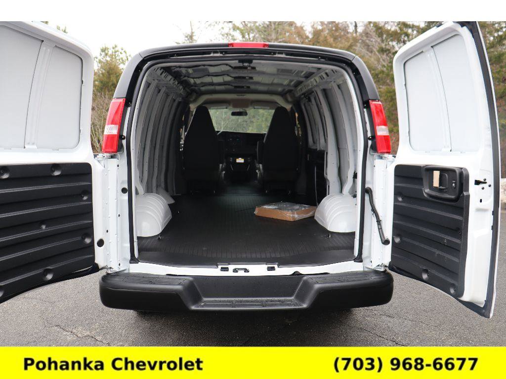 New 2026 Chevrolet Express 3500 RWD image 17