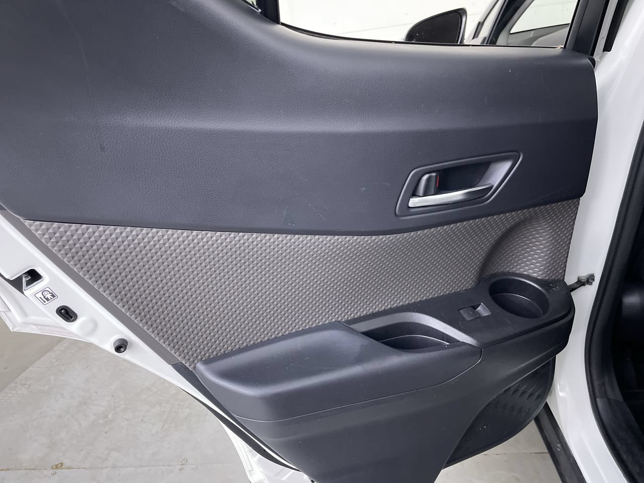 Used 2020 Toyota C-HR Limited FWD image 18