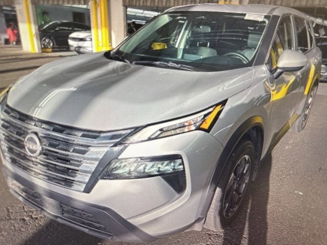 Certified 2025 Nissan Rogue SV FWD image 4