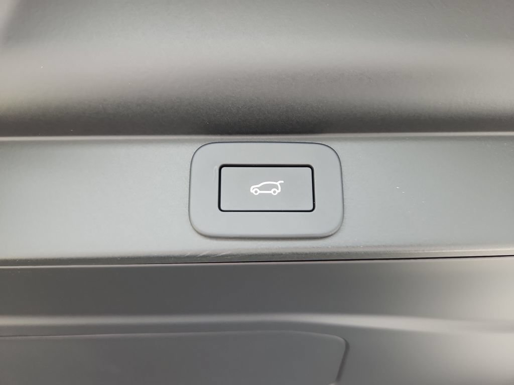 New 2026 Land Rover Range Rover Long Wheelbase SE AWD/4WD image 14