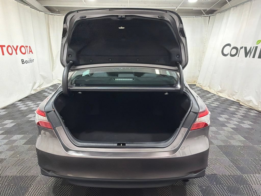 Used 2018 Toyota Camry LE FWD image 15