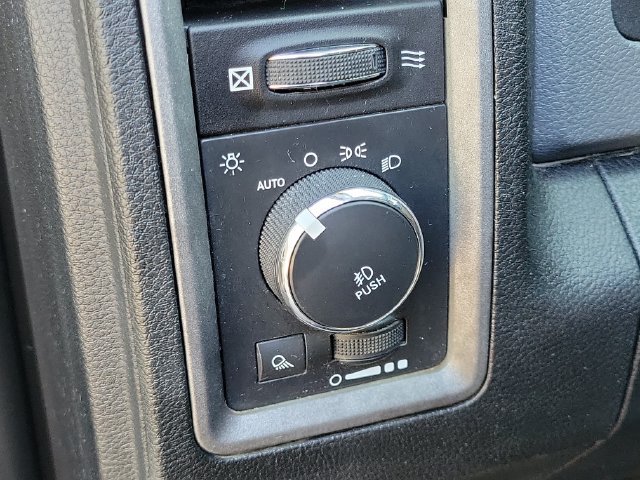 Used 2015 RAM 1500 Express AWD/4WD image 11