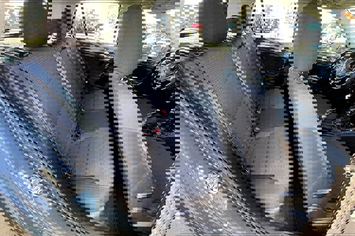 Used 2019 Volkswagen Golf S image 8