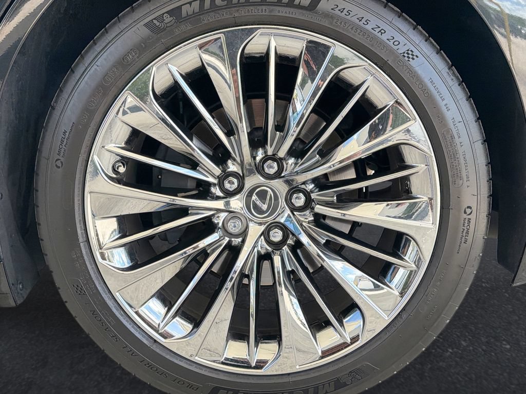Certified 2022 Lexus LS 500 w/ Accessory Package (Z1) RWD image 31