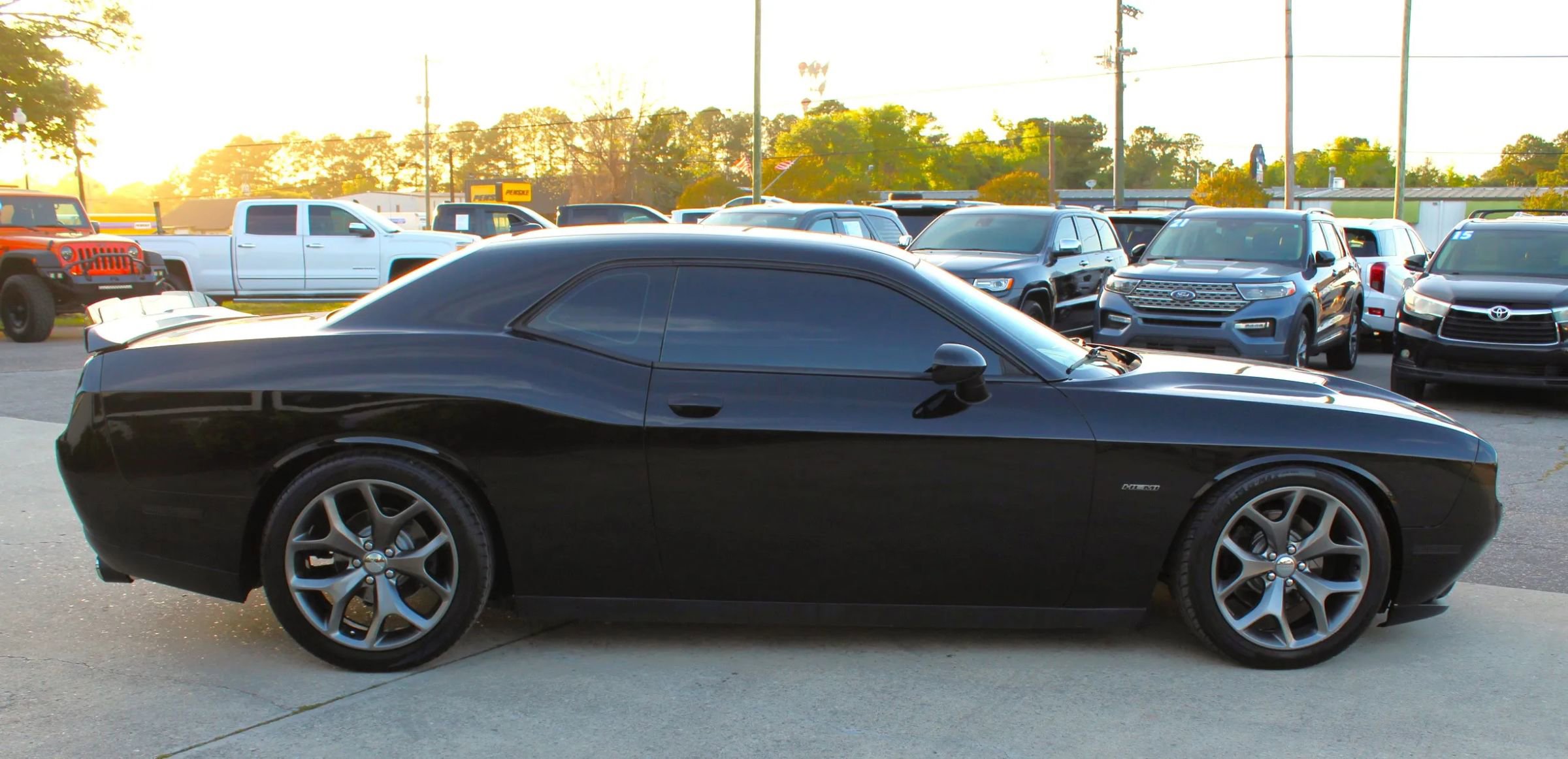 Used 2015 Dodge Challenger R/T Plus RWD image 6