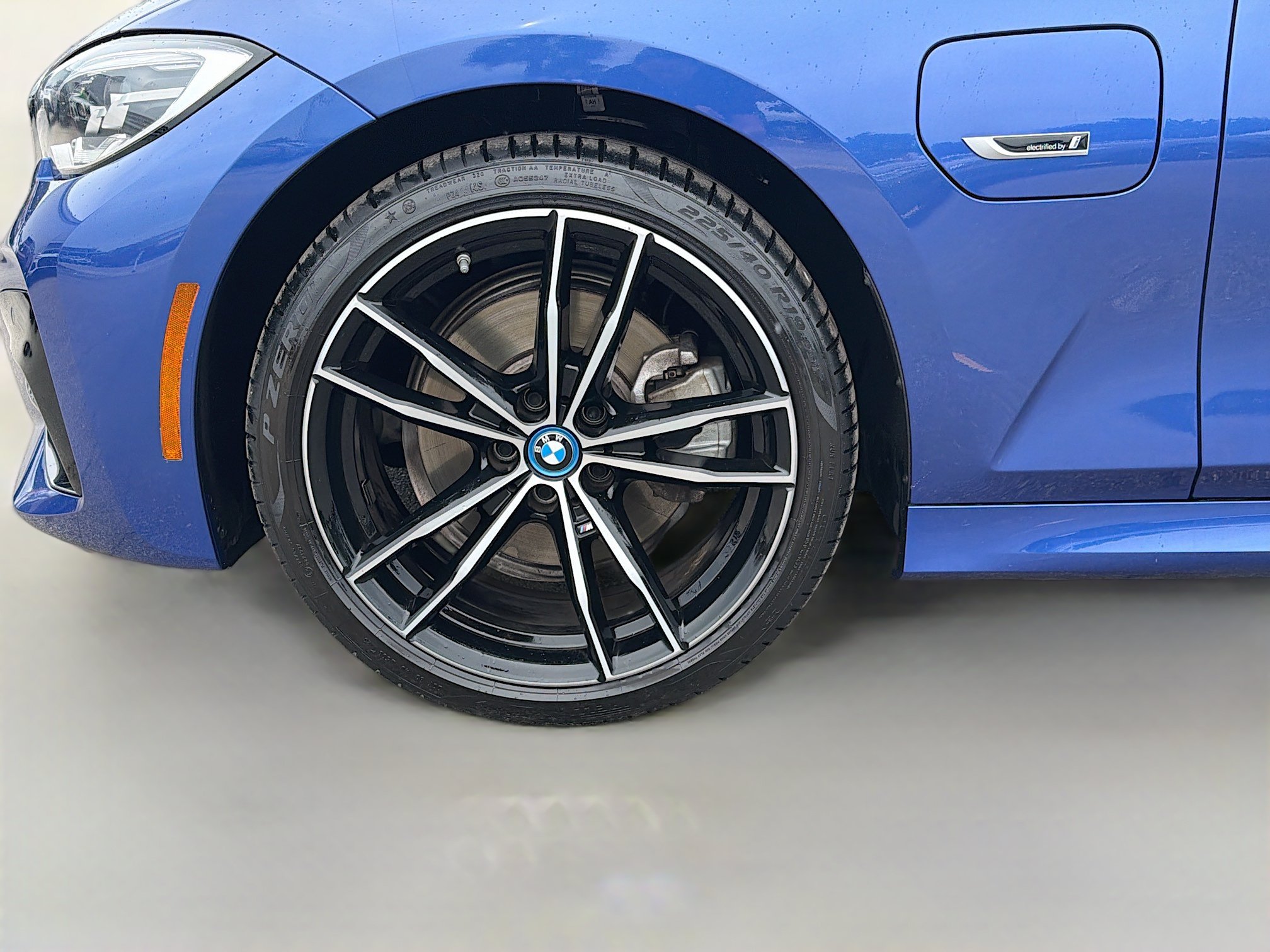 Used 2022 BMW 330e w/ M Sport Package RWD image 41
