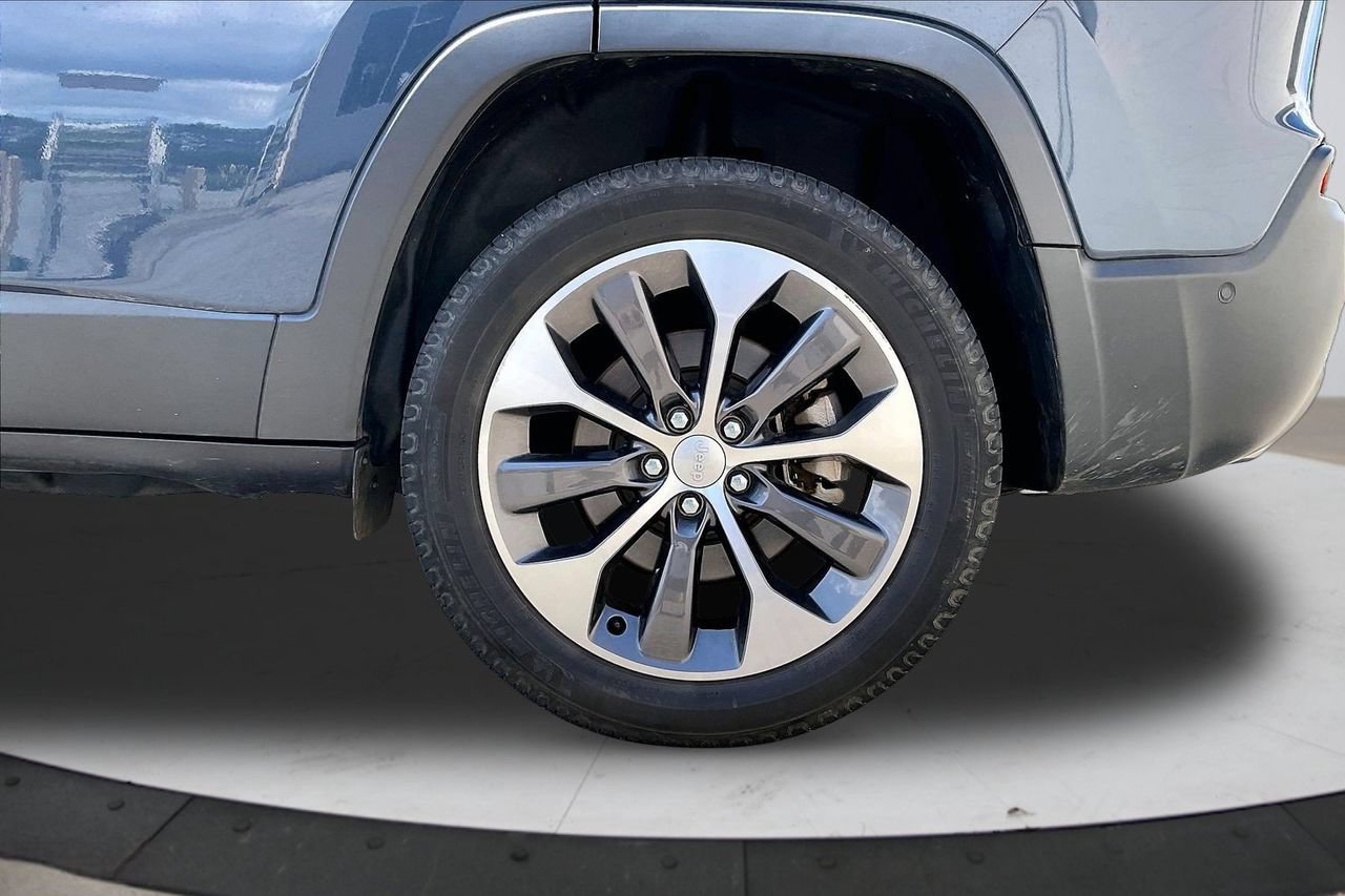 Certified 2022 Jeep Cherokee Limited w/ Elite Package AWD/4WD image 36