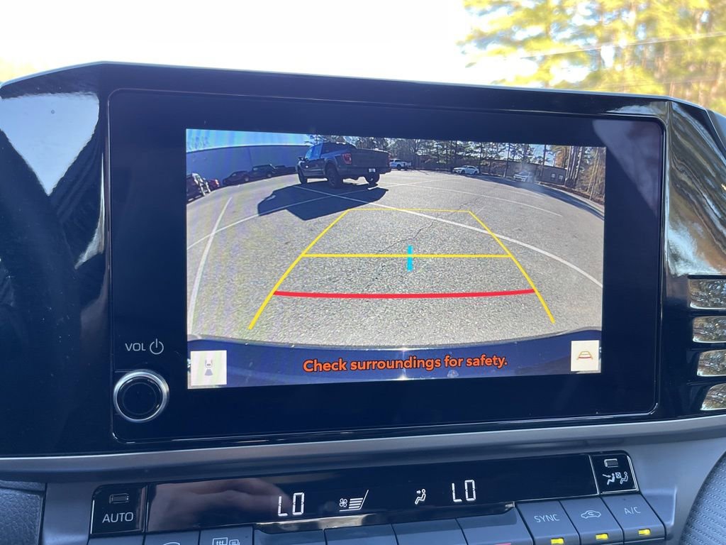 Used 2025 Toyota Camry SE image 11