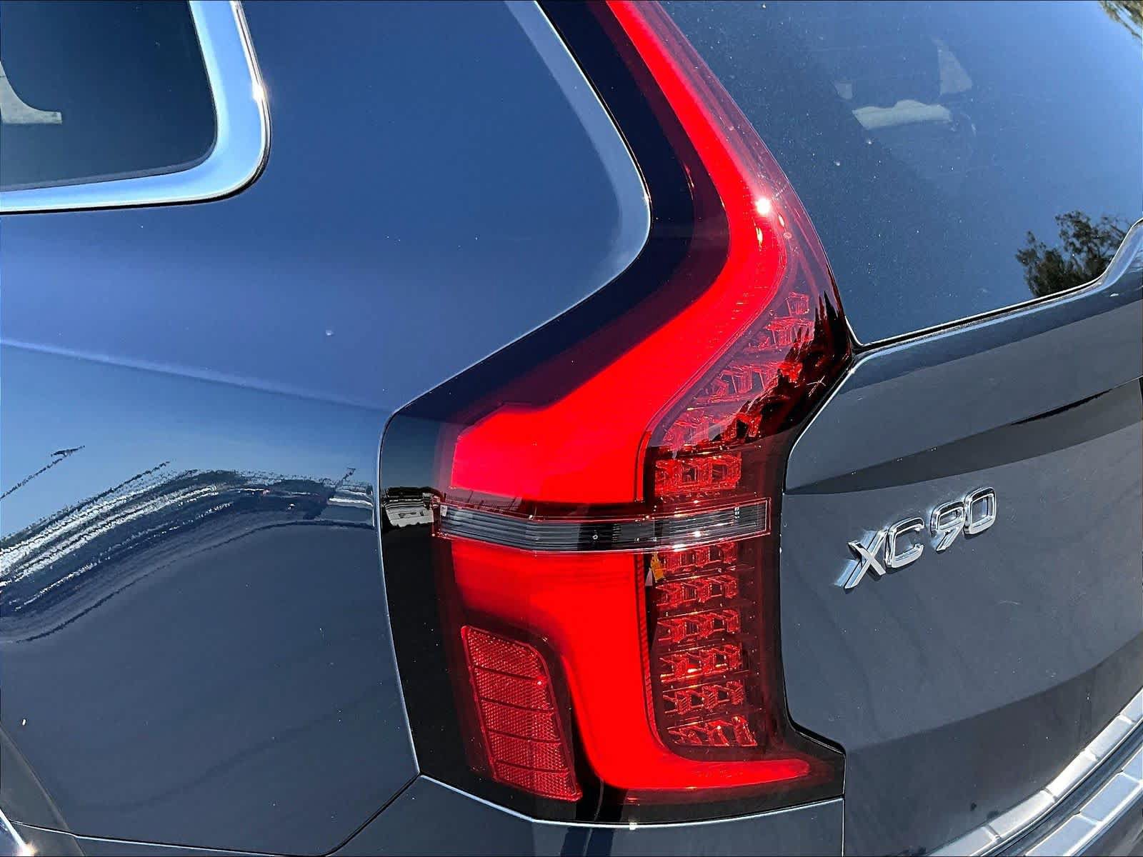 Used 2026 Volvo XC90 T8 Plus w/ Protection Package Premier AWD/4WD image 33